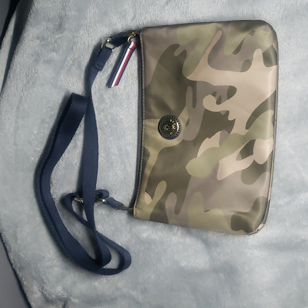 Tommy Hilfiger Crossbody Bag